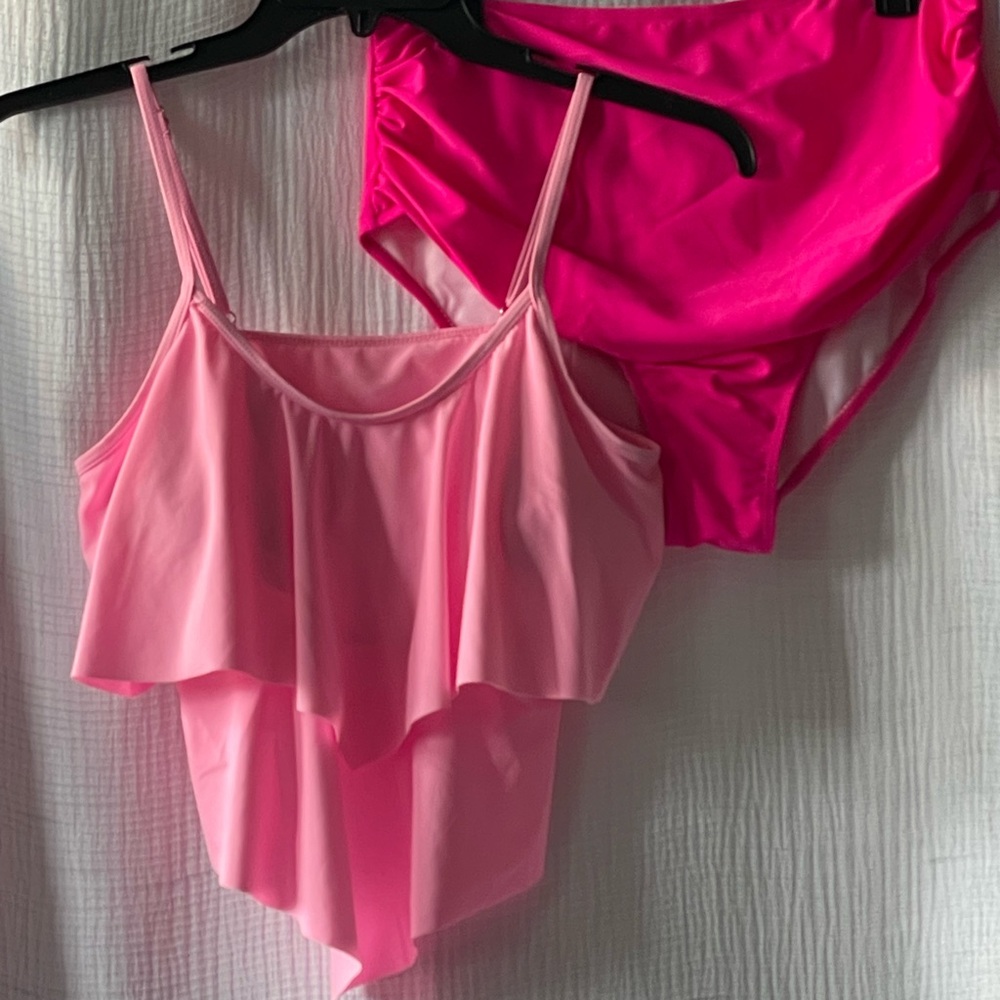 BUNDLE 3/$10!! Women’s Pink Ruffled Two Piece Suit NWOT